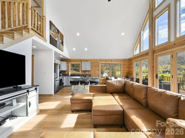 194 Fox Run Road, Canton, NC 28716