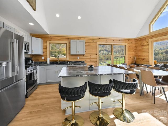 194 Fox Run Road, Canton, NC 28716