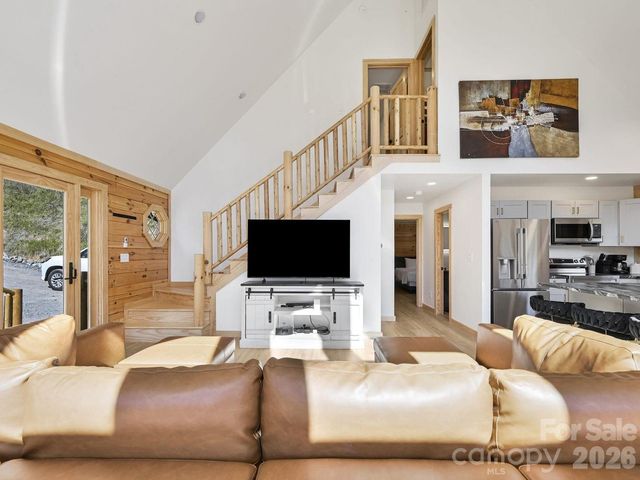 194 Fox Run Road, Canton, NC 28716