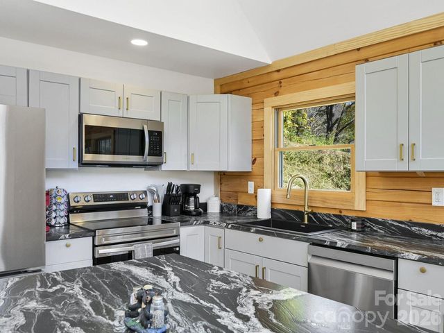 194 Fox Run Road, Canton, NC 28716