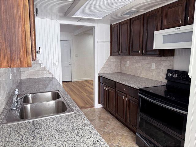 1513 Cedar Cove Street, La Porte, TX 77571