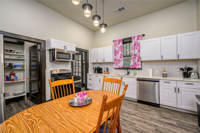 1111 E Houston, Sherman, TX 75090