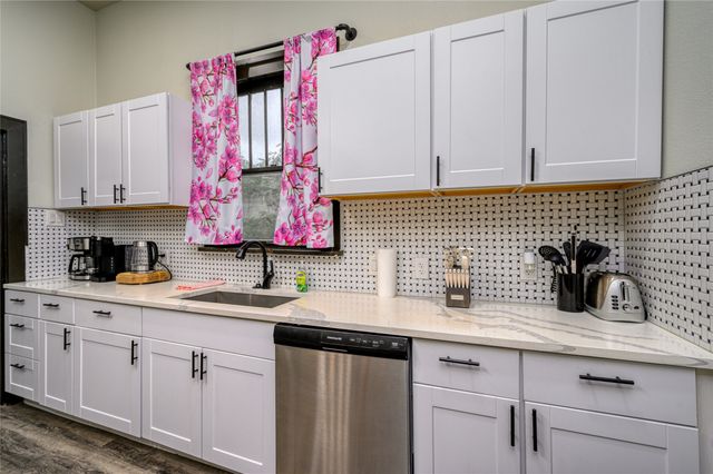 1111 E Houston, Sherman, TX 75090