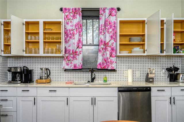 1111 E Houston, Sherman, TX 75090