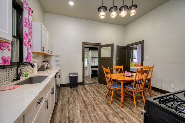 1111 E Houston, Sherman, TX 75090