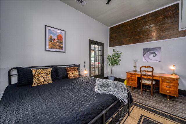 1111 E Houston, Sherman, TX 75090