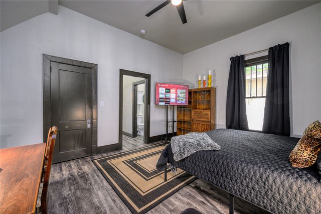 1111 E Houston, Sherman, TX 75090