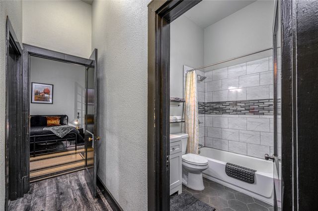 1111 E Houston, Sherman, TX 75090