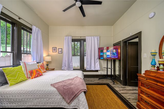 1111 E Houston, Sherman, TX 75090