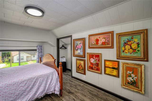 1111 E Houston, Sherman, TX 75090