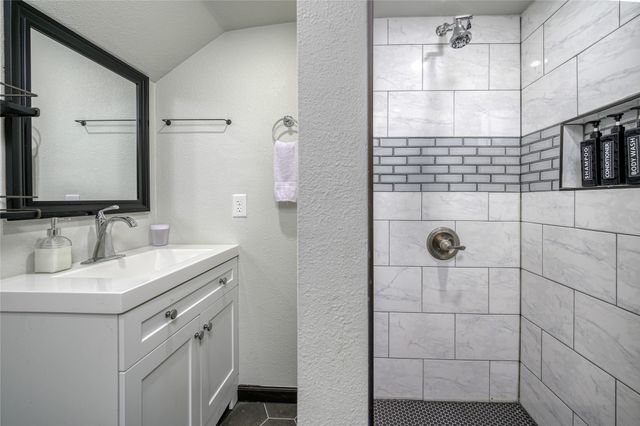 1111 E Houston, Sherman, TX 75090