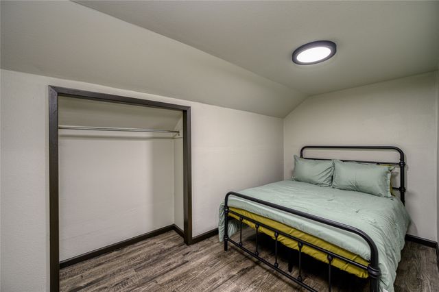 1111 E Houston, Sherman, TX 75090