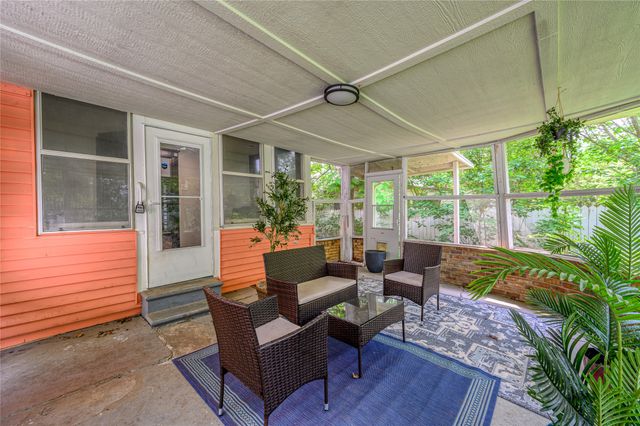 1111 E Houston, Sherman, TX 75090