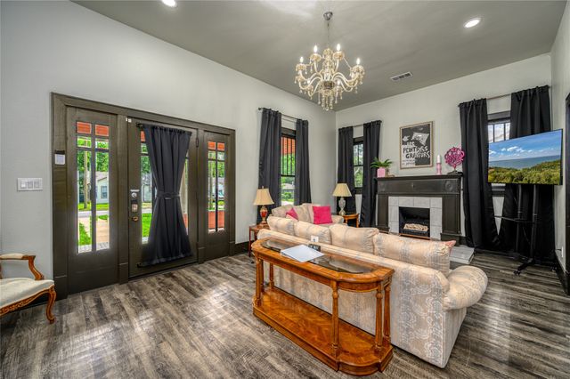 1111 E Houston, Sherman, TX 75090