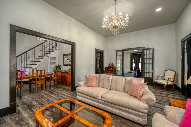 1111 E Houston, Sherman, TX 75090