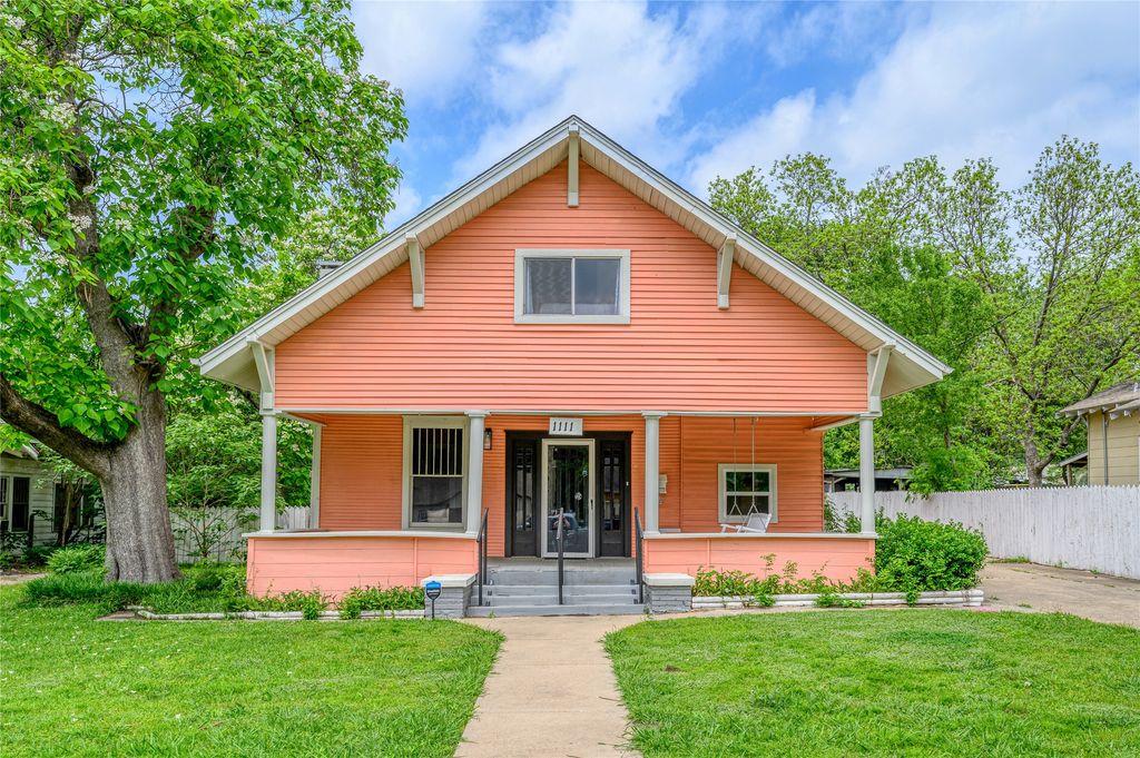 1111 E Houston, Sherman, TX 75090