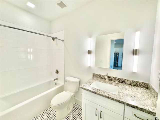 2102 Mechanic Street 304, Galveston, TX 77550