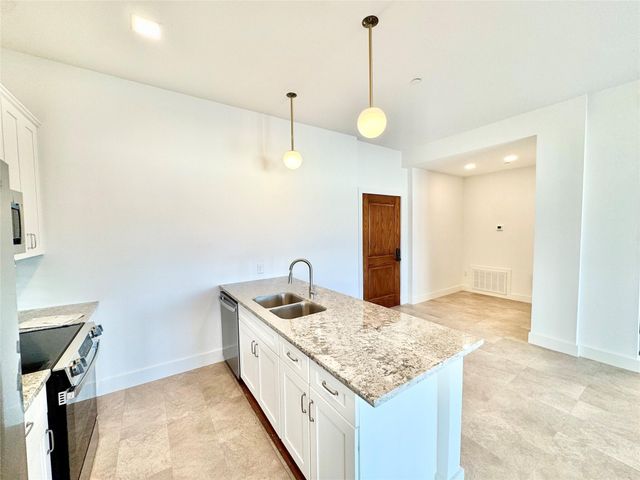 2102 Mechanic Street 304, Galveston, TX 77550