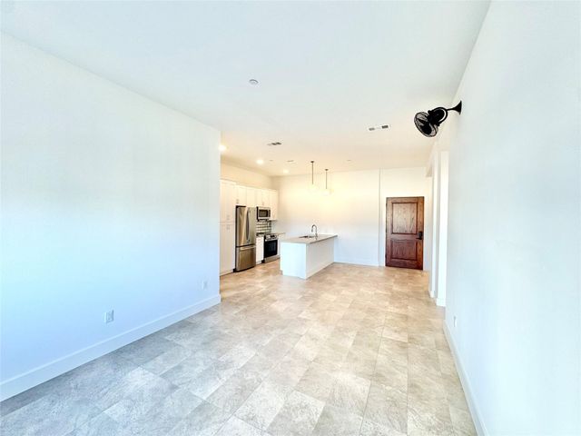 2102 Mechanic Street 304, Galveston, TX 77550