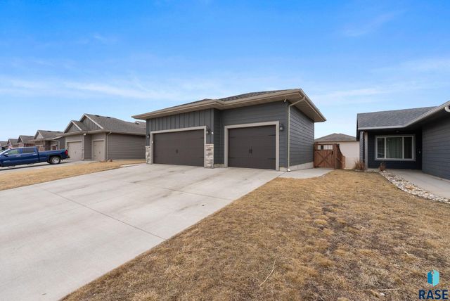 2229 S Creekview Ave Avenue, Sioux Falls, SD 57106