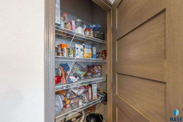 2229 S Creekview Ave Avenue, Sioux Falls, SD 57106