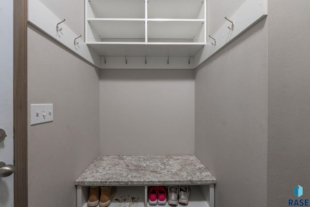 2229 S Creekview Ave Avenue, Sioux Falls, SD 57106