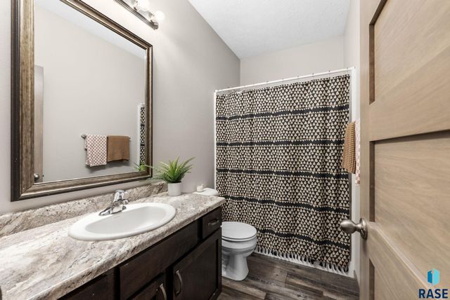 2229 S Creekview Ave Avenue, Sioux Falls, SD 57106