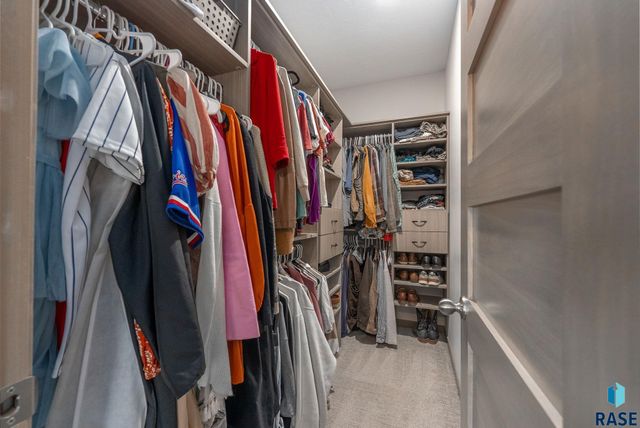 2229 S Creekview Ave Avenue, Sioux Falls, SD 57106