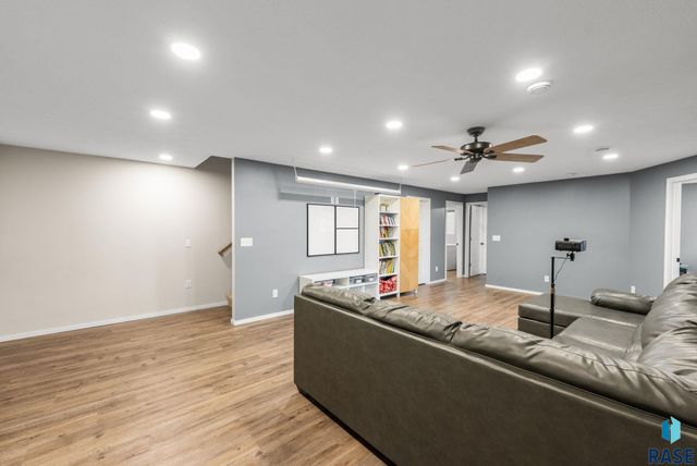 2229 S Creekview Ave Avenue, Sioux Falls, SD 57106