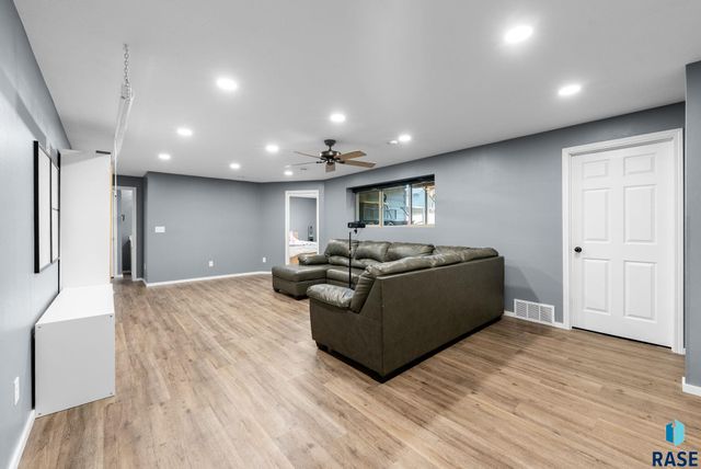 2229 S Creekview Ave Avenue, Sioux Falls, SD 57106