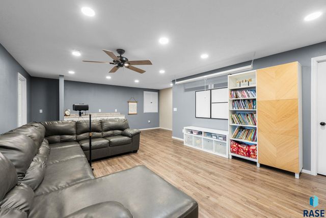 2229 S Creekview Ave Avenue, Sioux Falls, SD 57106