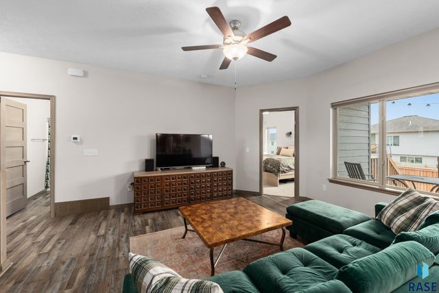 2229 S Creekview Ave Avenue, Sioux Falls, SD 57106