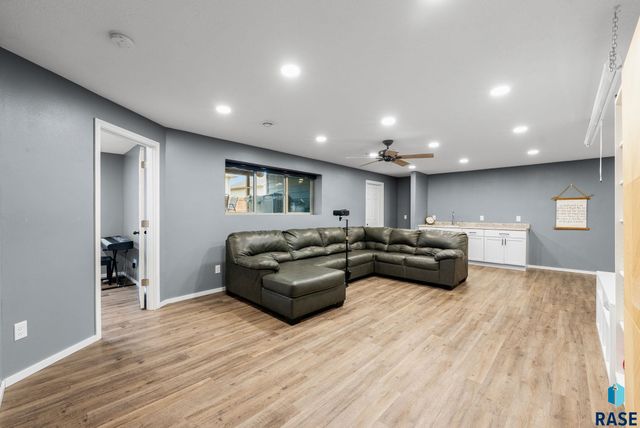 2229 S Creekview Ave Avenue, Sioux Falls, SD 57106