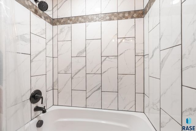 2229 S Creekview Ave Avenue, Sioux Falls, SD 57106