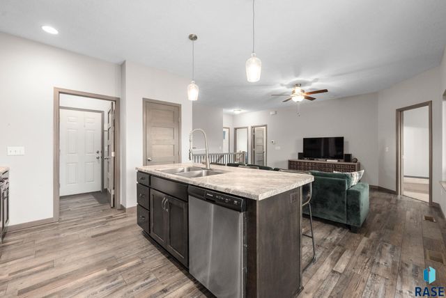 2229 S Creekview Ave Avenue, Sioux Falls, SD 57106