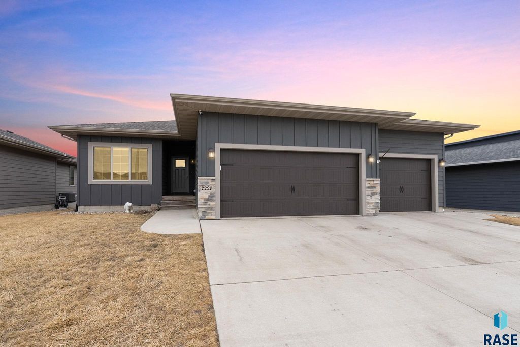 2229 S Creekview Ave Avenue, Sioux Falls, SD 57106