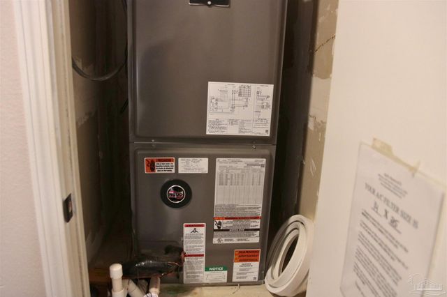 424 Shadow Way Ln, Pensacola, FL 32506