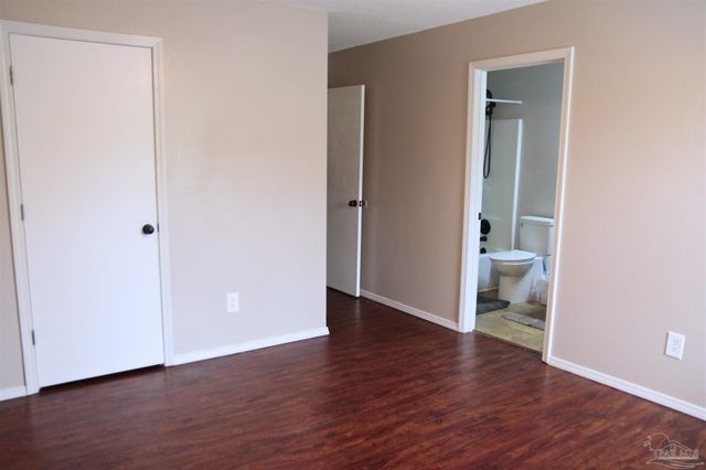 424 Shadow Way Ln, Pensacola, FL 32506