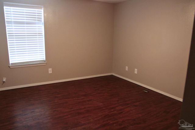 424 Shadow Way Ln, Pensacola, FL 32506