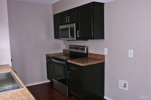 424 Shadow Way Ln, Pensacola, FL 32506