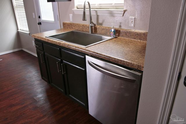 424 Shadow Way Ln, Pensacola, FL 32506