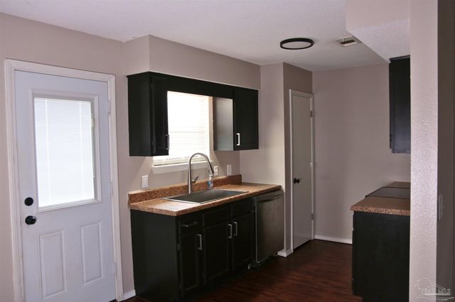 424 Shadow Way Ln, Pensacola, FL 32506