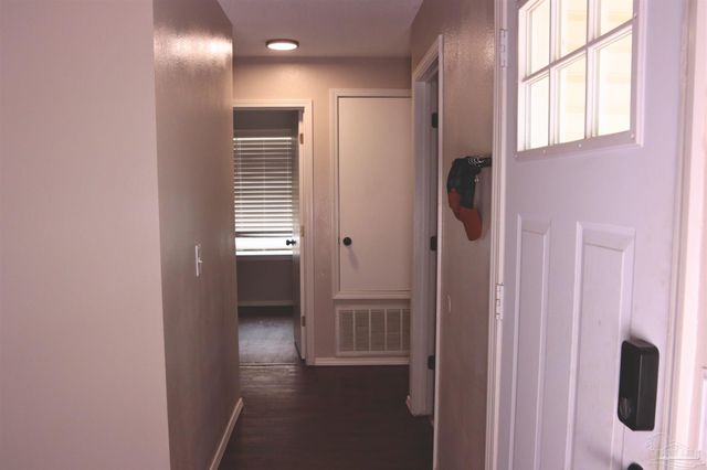 424 Shadow Way Ln, Pensacola, FL 32506