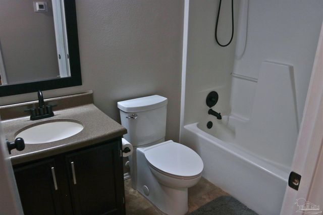 424 Shadow Way Ln, Pensacola, FL 32506