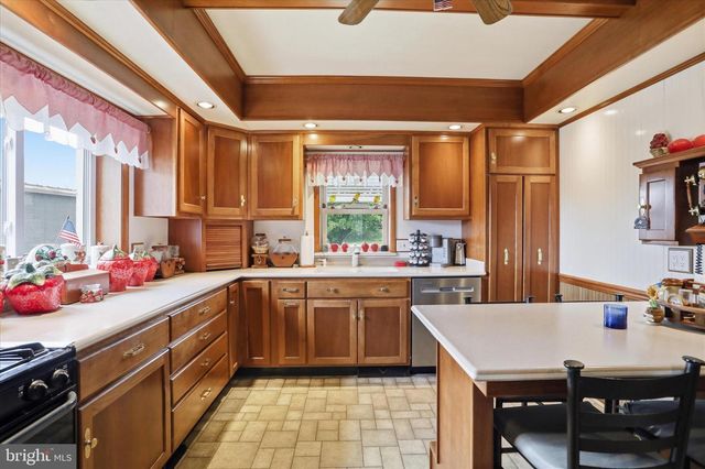 1666 E BUCHANAN TRAIL EAST, Shady Grove, PA 17256