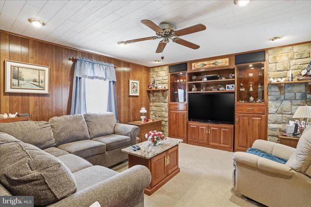 1666 E BUCHANAN TRAIL EAST, Shady Grove, PA 17256