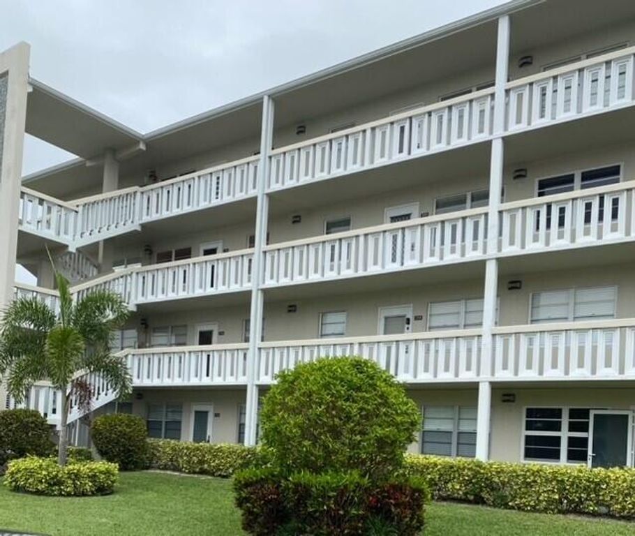 296 Grantham F, Deerfield Beach, FL 33442