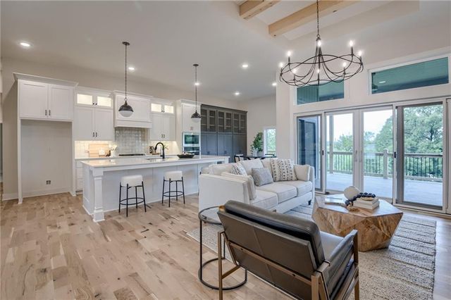 2551 NW Riverview Drive, Riverside, MO 64150