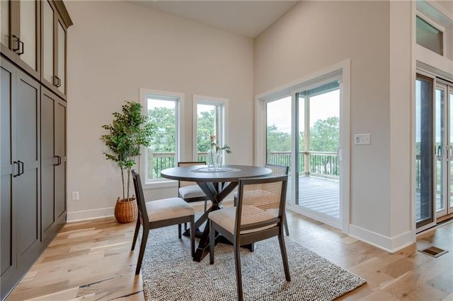 2551 NW Riverview Drive, Riverside, MO 64150