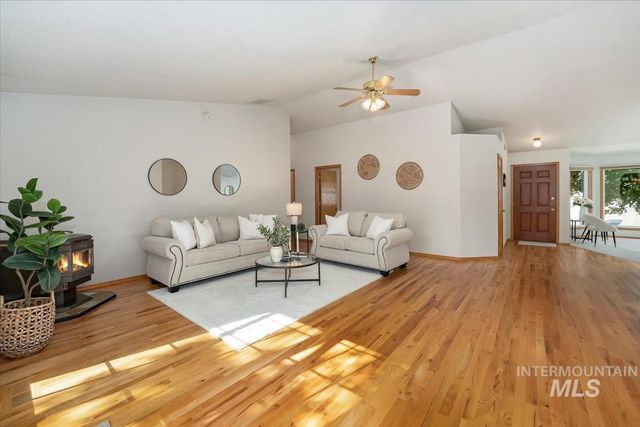 706 N Harvey Ln, Eagle, ID 83616